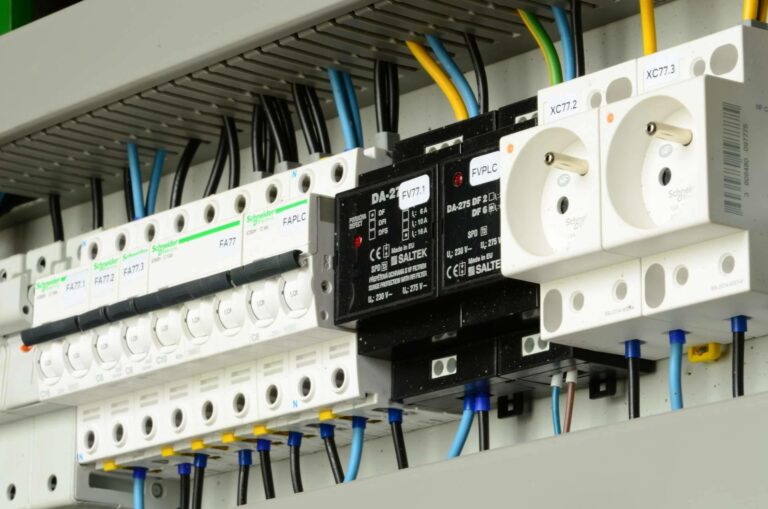 Material eléctrico Schneider Electric con disponibilidad inmediata en Cadenza Electric