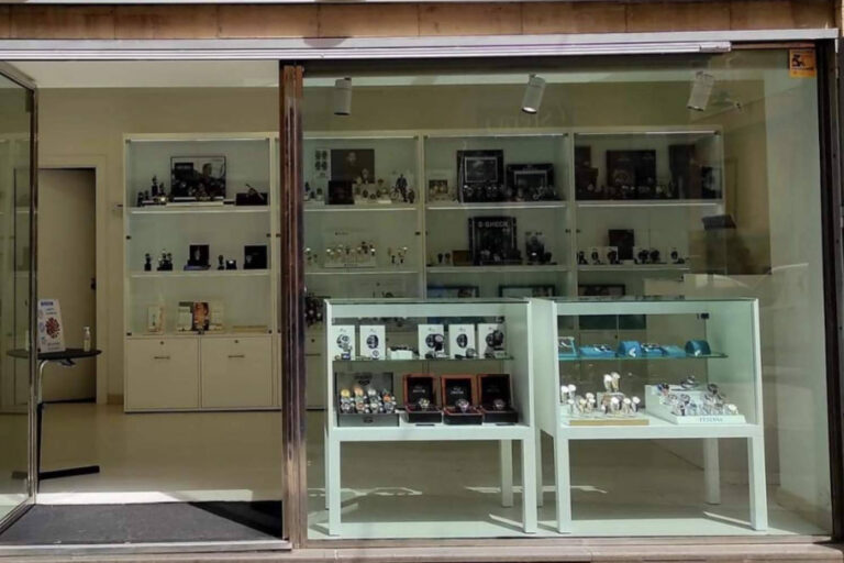 Tendencia navideña; auge de relojes y joyas como símbolos de elegancia y acierto