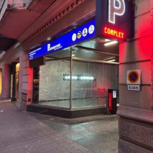 Stefan Brüggemann irrumpe en Parking con una reflexión visual sobre la velocidad y el discurso contemporáneo