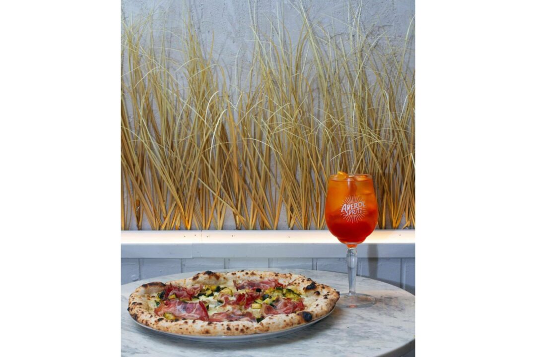 Pizzería Rifugio desvela su secreto; masa de pizza con agua de mar para una experiencia única