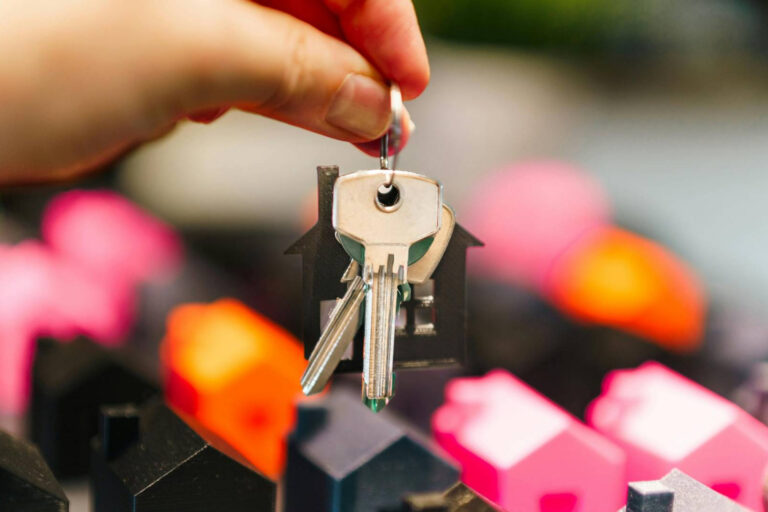 El mercado inmobiliario mantiene la tensión, señales y previsiones de cara a 2026