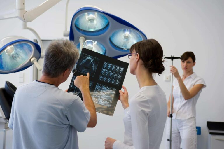 Clínica Calvo de Mora consolida su excelencia en cirugía maxilofacial en Madrid y servicios dentales avanzados