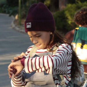 Primer móvil para preadolescentes; cómo los relojes con GPS y control parental ganan terreno al smartphone