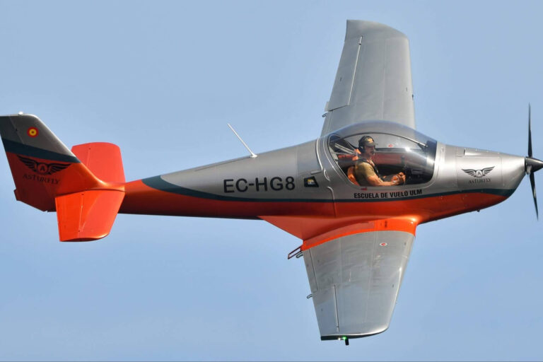 Piloto a los 60; por qué volar un ultraligero no es solo cosa de jóvenes