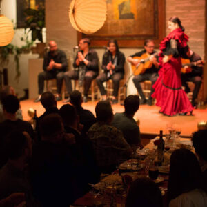 Los españoles se apropian de los tablaos y el flamenco; el caso Tablao de Carmen Flamenco
