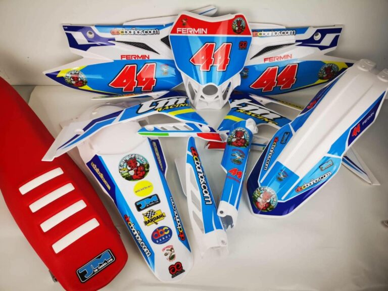 Diseño y durabilidad para motos, así son los nuevos adhesivos y plásticos de ADHESIVOSEMBARRADOS