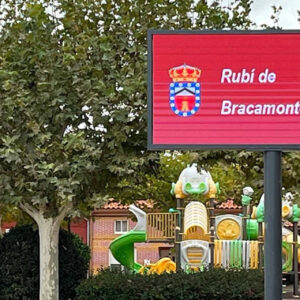 Pantallas LED para ayuntamientos, una herramienta clave en la modernización de los espacios públicos