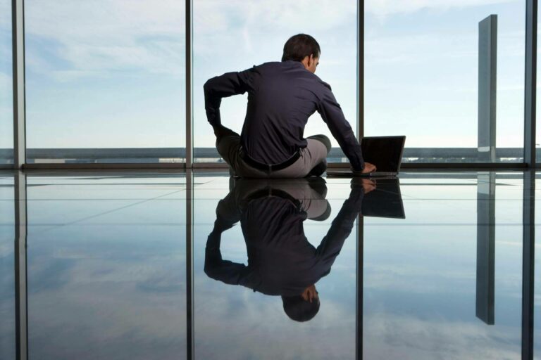 Cursos de IA para empresas por ISEEN y Centria Group; el potencial de la Inteligencia Artificial
