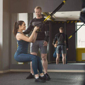 La tienda de equipamiento deportivo de DobleFit selecciona básicos de fuerza y funcional para rutinas exigentes