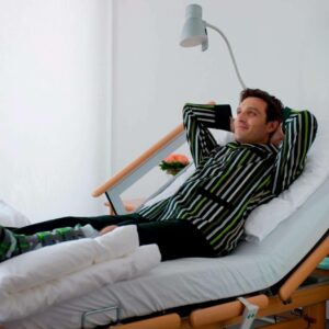 Claves para elegir una cama articulada eléctrica adaptada al cuidado domiciliario