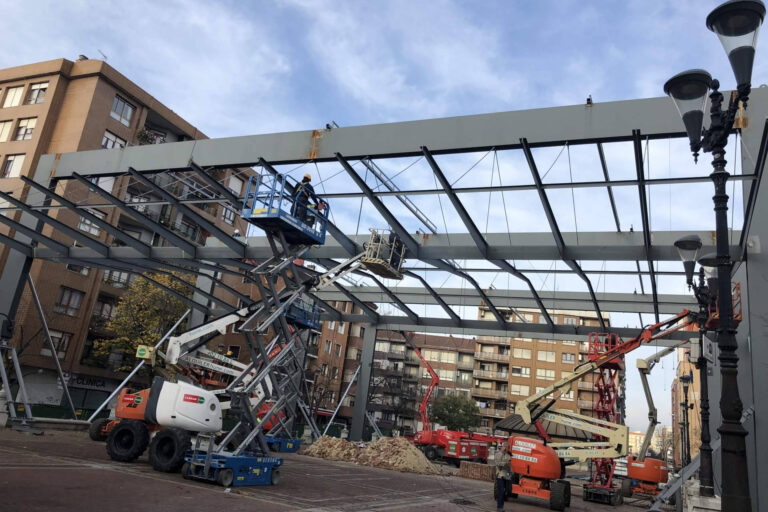 Instalaciones RPM sorprende con estructuras metálicas innovadoras en parques y plazas públicas