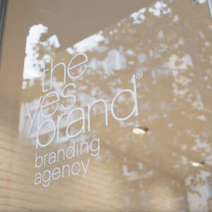 Theyesbrand reflexiona sobre el papel del branding en la construcción de identidad y recuerdo