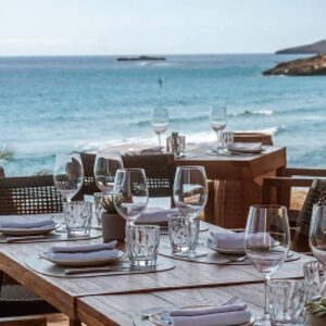Aiyanna reabre en abril como uno de los restaurantes en Ibiza más exclusivos de 2026 frente al mar