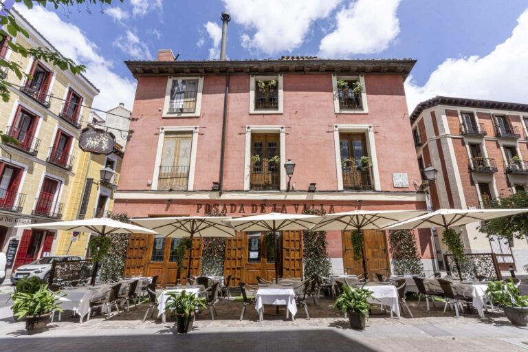 Posada de la Villa desde 1642; casi cuatro siglos asando cordero en el Madrid de los Austrias