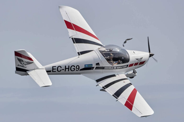 Aprender a ser piloto en La Morgal a los 40, 50 o 60 años, una experiencia al alcance de todos