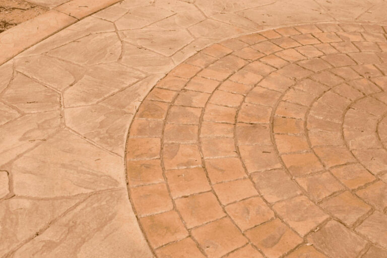 El hormigón impreso gana protagonismo en proyectos de pavimentación en Andalucía