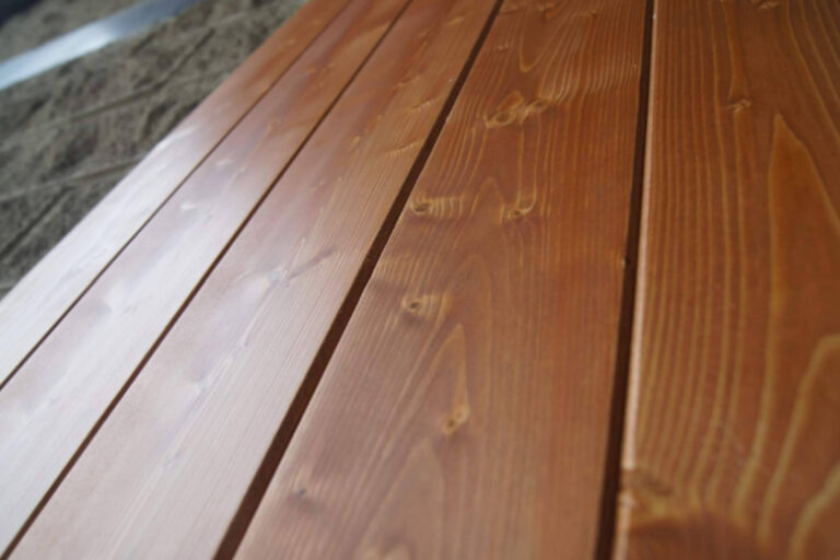 Panel sándwich de madera Caliplac para cubiertas; más rapidez de montaje y acabado decorativo