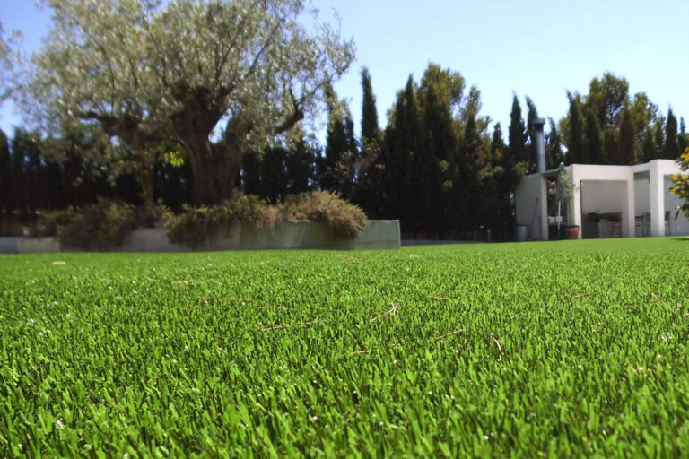 Albergrass refuerza su apuesta por los instaladores con un modelo integral para profesionales del césped