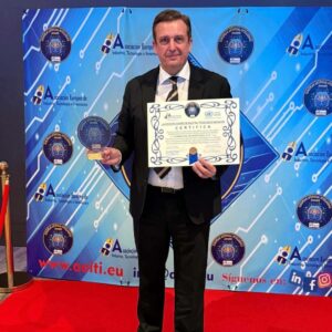 La AEITI reconoce al Grupo Educativo Formación Universitaria por su 25 aniversario