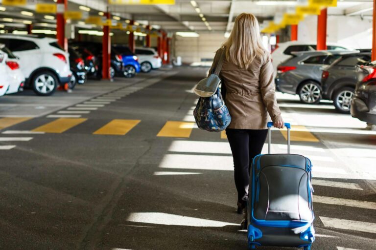 Aparcalo facilita la reserva de parking online en aeropuertos, puertos y estaciones de toda España