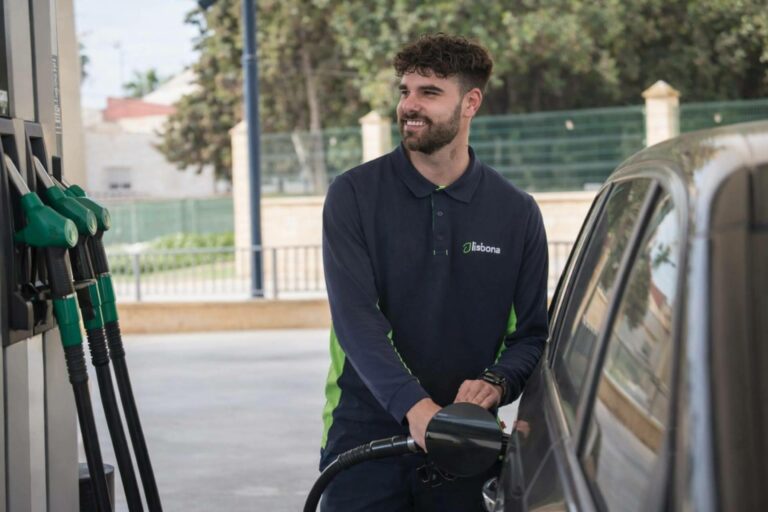 Nuevos puntos para recargas eléctricas impulsan la movilidad sostenible en Torre del Mar