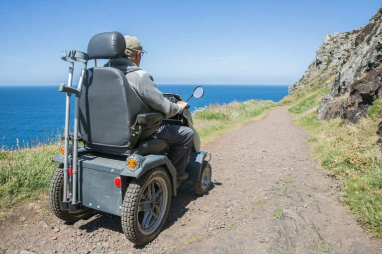 Claves para elegir scooters para movilidad reducida según las necesidades del día a día