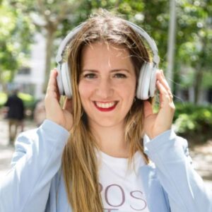 La preparación de oposiciones AGE evoluciona con métodos basados en audio a un mes del examen