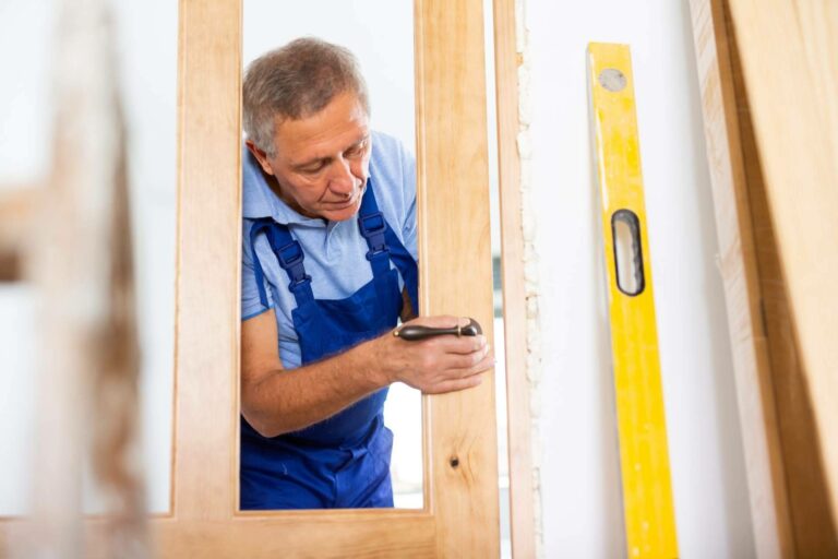Cerrajero Técnico ofrece servicios de apertura de puertas y cerrajería urgente en Madrid las 24 horas