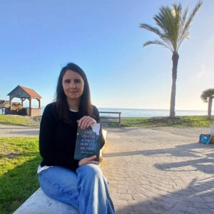 Mirian del Campo debuta con; ´Chica, ¿Qué vas a hacer en un país tan frio?´, un relato honesto sobre emigrar