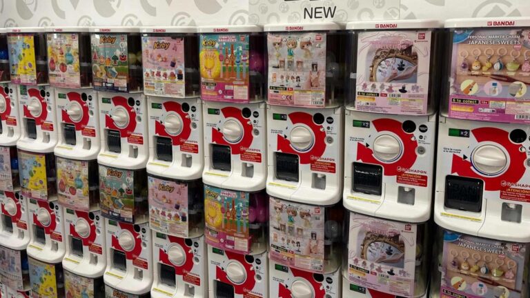 Bandai abre en Xanadú la mayor tienda Gashapon de España