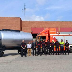 la Fundación del Patrimonio Ferroviario homenajea a los Bomberos de Valencia, con motivo de la Dana, mediante una singular donación