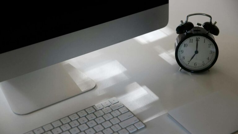 El control horario con coste previsible gana peso entre pymes, bares y restaurantes
