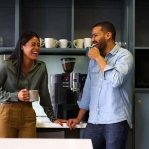 Las cafeteras superautomáticas transforman los espacios de descanso en las empresas