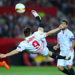 Sevilla FC modifica horarios de sus tiendas y apunta al 1 de julio para presentar la nueva camiseta