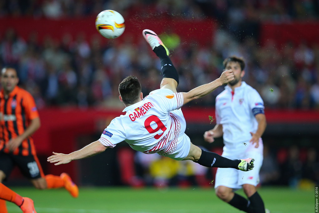 Sevilla FC modifica horarios de sus tiendas y apunta al 1 de julio para presentar la nueva camiseta