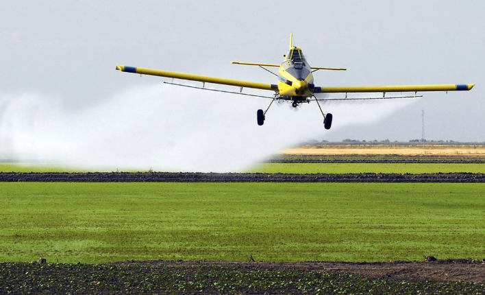 Un piloto herido al estrellarse su avioneta de fumigación en Isla Mayor