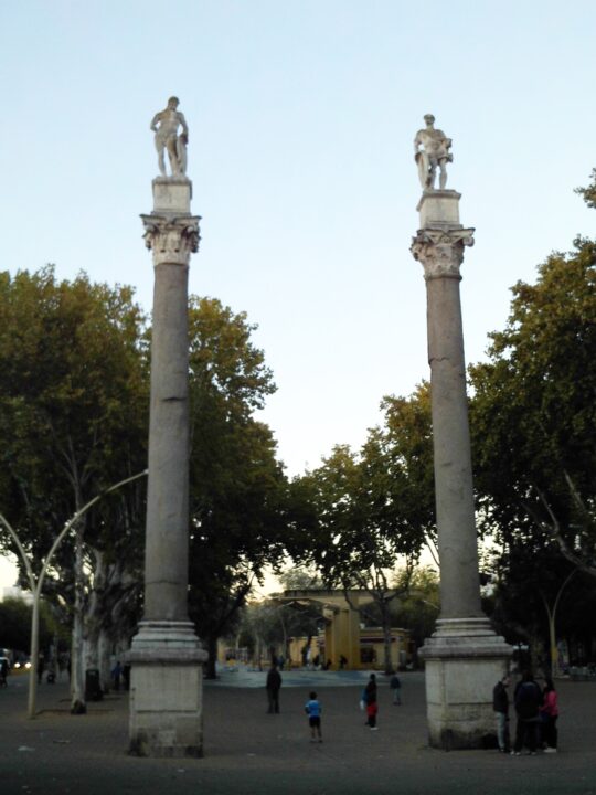 La asociación ADAHE señala al Ayuntamiento por los excesos durante el Orgullo en la Alameda