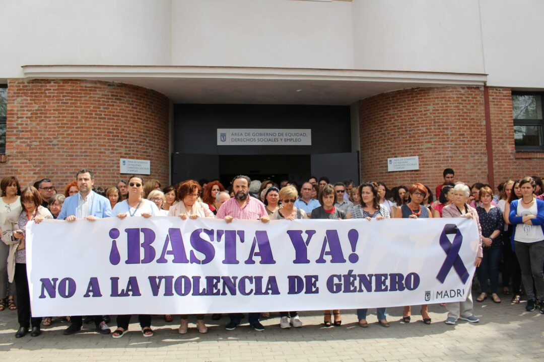 Mairena del Aljarafe guarda un minuto de silencio por Ana tras el presunto asesinato machista