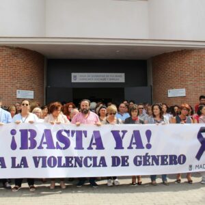 Mairena del Aljarafe guarda un minuto de silencio por Ana tras el presunto asesinato machista