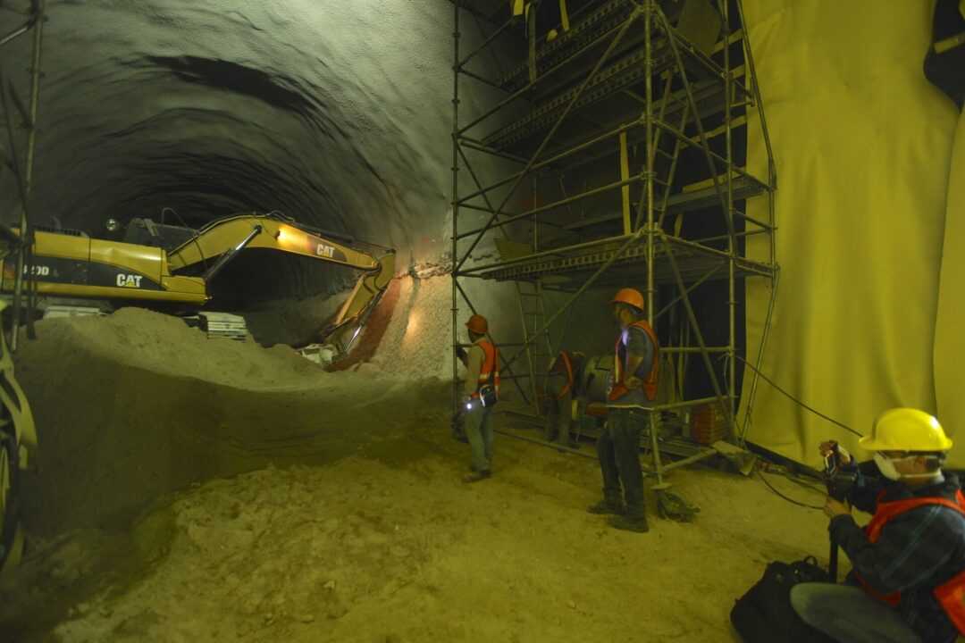 Finalizan los túneles de servicio de la línea 3 del metro bajo la Ronda Urbana Norte