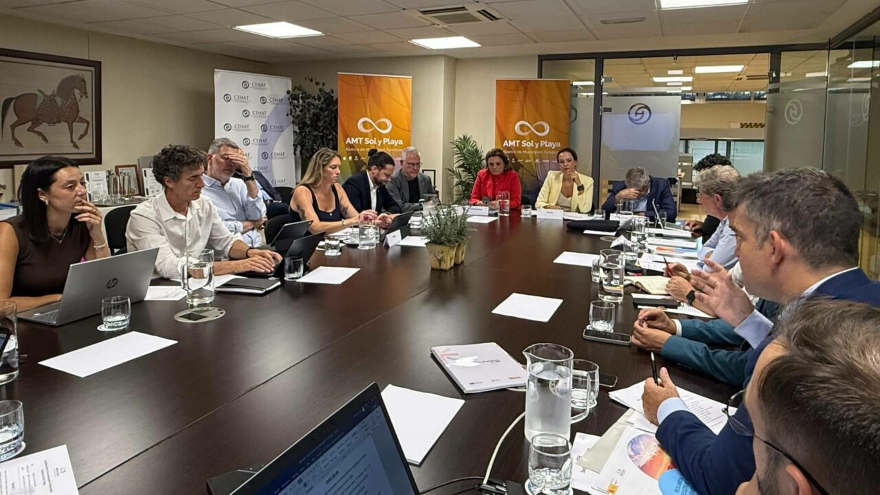 Los municipios de la AMT de Sol y Playa trasladan al Gobierno una hoja de ruta para reforzar el liderazgo turístico de España