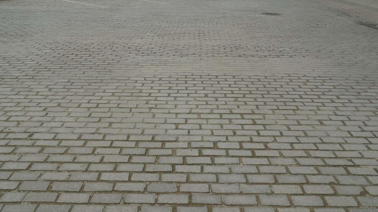 Adoquines.es reivindica la durabilidad de los adoquines como solución para calles y plazas