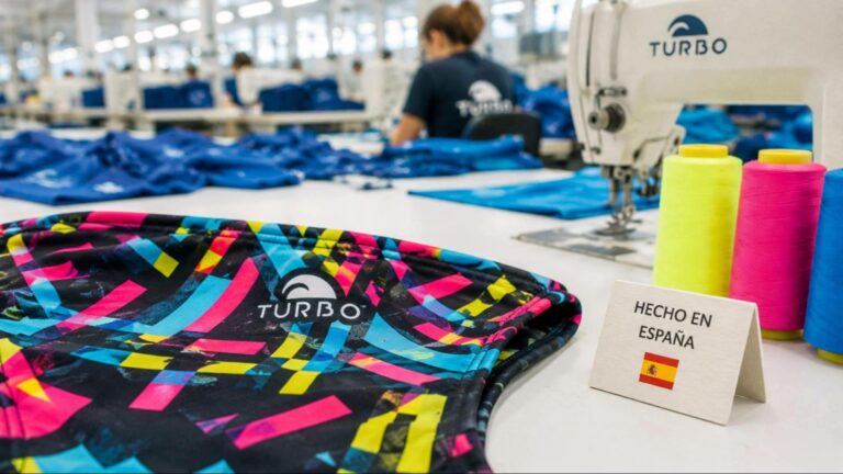 El éxito internacional de Turbo o cómo los bañadores fabricados en España conquistan sesenta países desde el taller