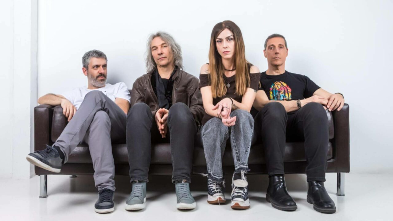 Belide publica 'Caminando a tientas', disponible en CD, vinilo y cassette