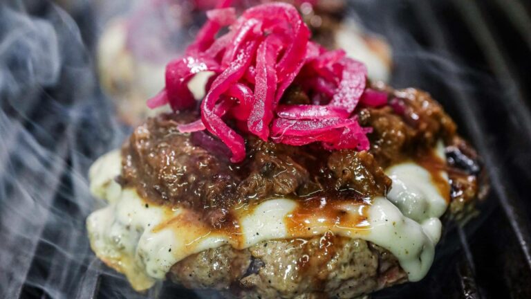 La hamburguesería en Barcelona que apuesta por producto, creatividad y coherencia más allá del hype