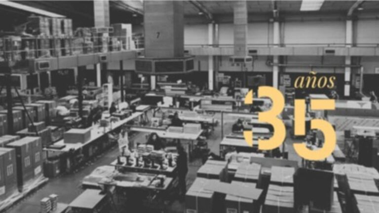 Atintas celebra 35 años como referente en expositores publicitarios y soluciones PLV en España