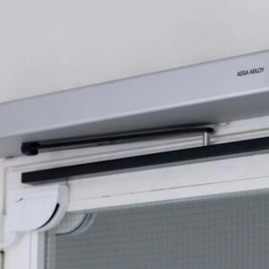 El nuevo estándar tecnológico de ASSA ABLOY que redefine el consumo energético en las puertas de paso