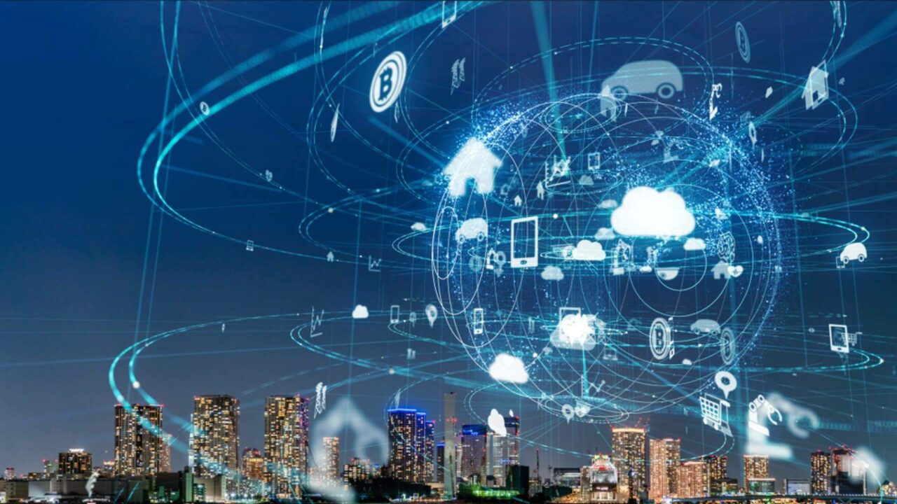 Cómo los asistentes virtuales mejoran la eficiencia operativa en el sector del alquiler de trasteros