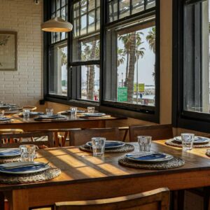 Barraca Barcelona, un restaurante mediterráneo en la Barceloneta para comer arroces a leña frente al mar