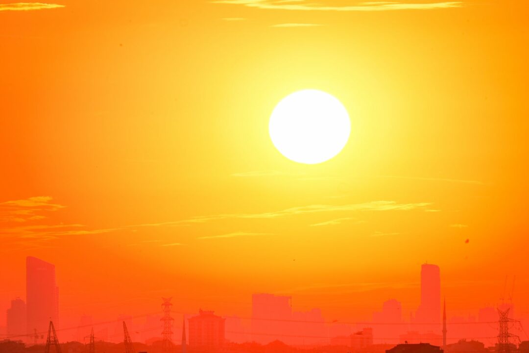 El calor intenso mantiene a Sevilla en aviso amarillo tres días seguidos